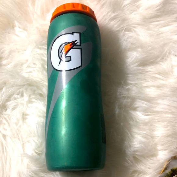 GATORADE Water Bottle - Picture 1 of 1